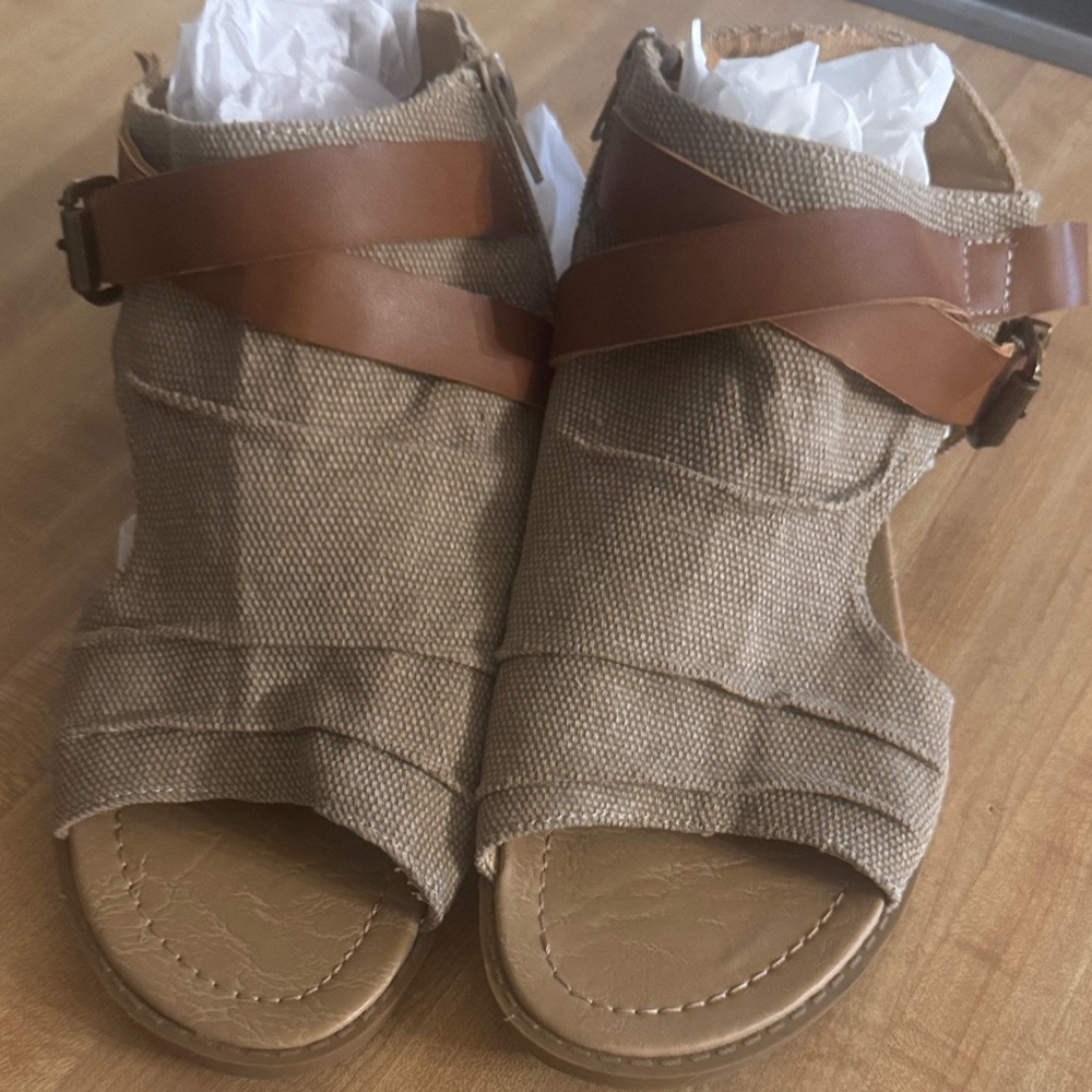 Blowfish Tan Canvas Open-Toe Sandals with Brown Strap